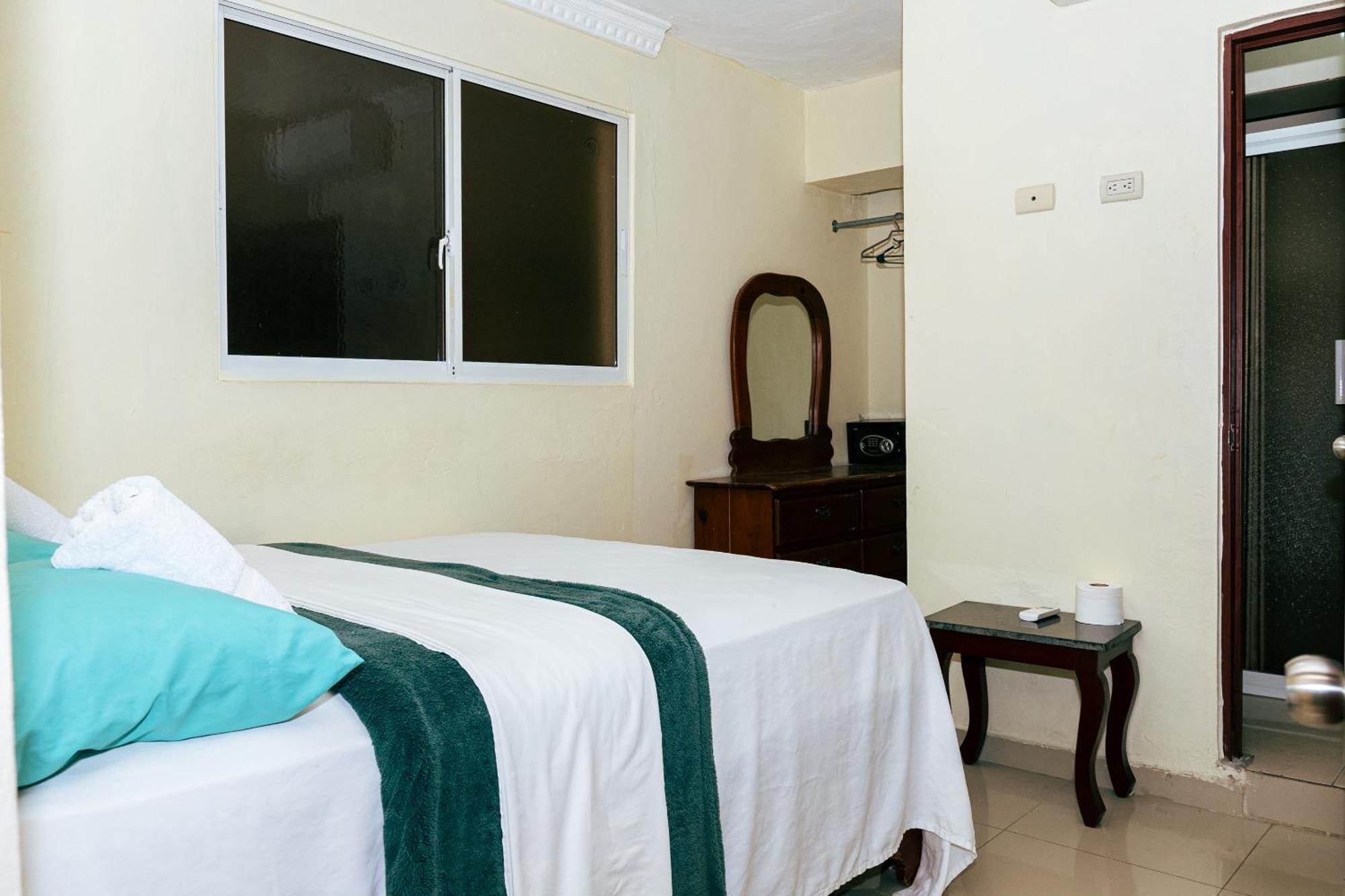 Bnb Tropical Island Aparthotel - Corales Del Sur - Santo Domingo Este Eksteriør billede
